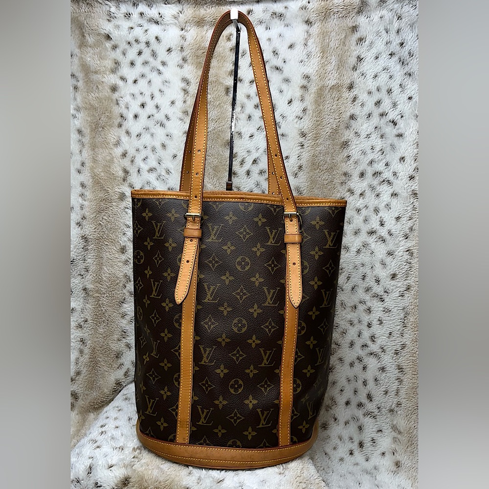 Louis Vuitton Bucket Bag Monogram Bag GM